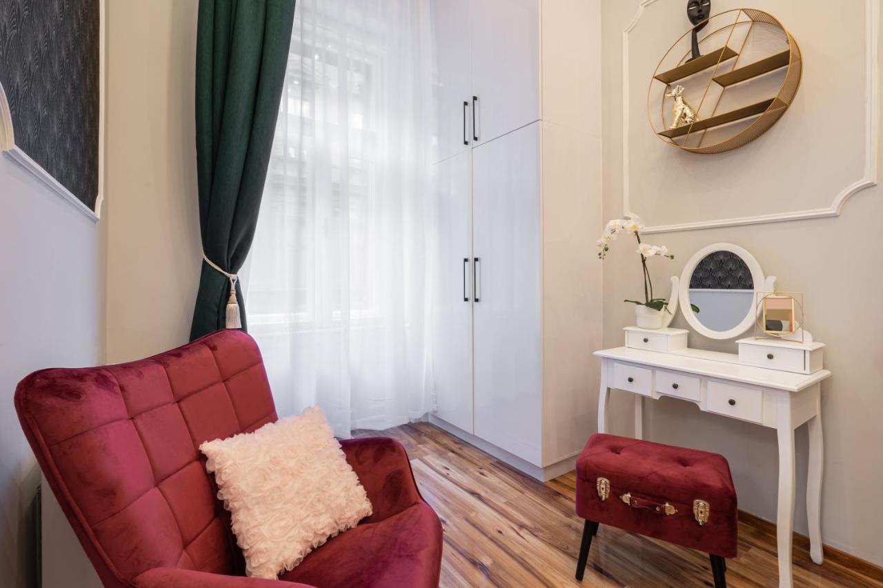 Premium Art Deco Apartment At Broadway // 4Bdr & 3Br Budapest Extérieur photo