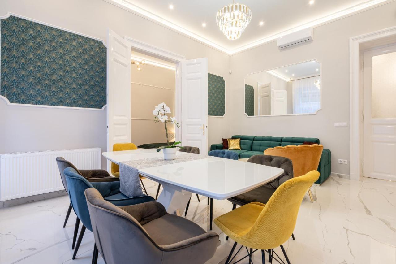 Premium Art Deco Apartment At Broadway // 4Bdr & 3Br Budapest Extérieur photo
