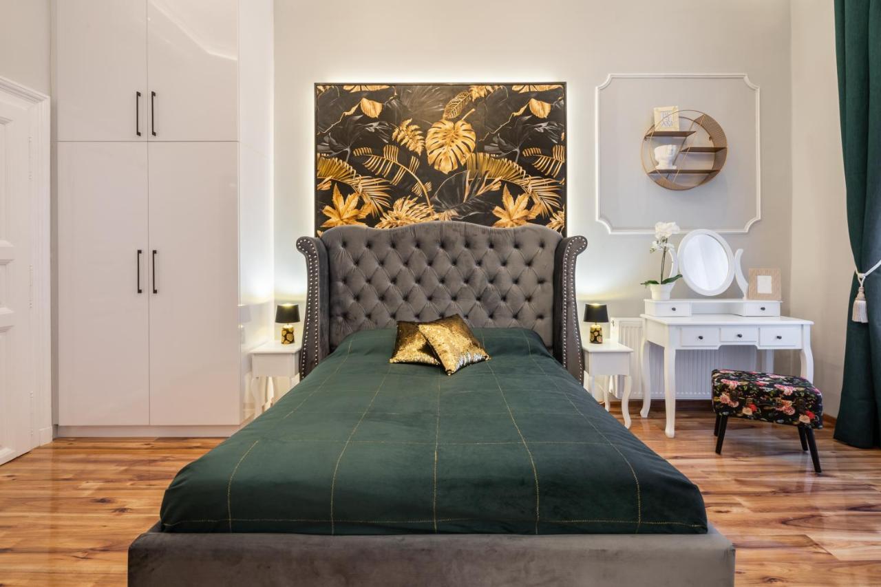 Premium Art Deco Apartment At Broadway // 4Bdr & 3Br Budapest Extérieur photo