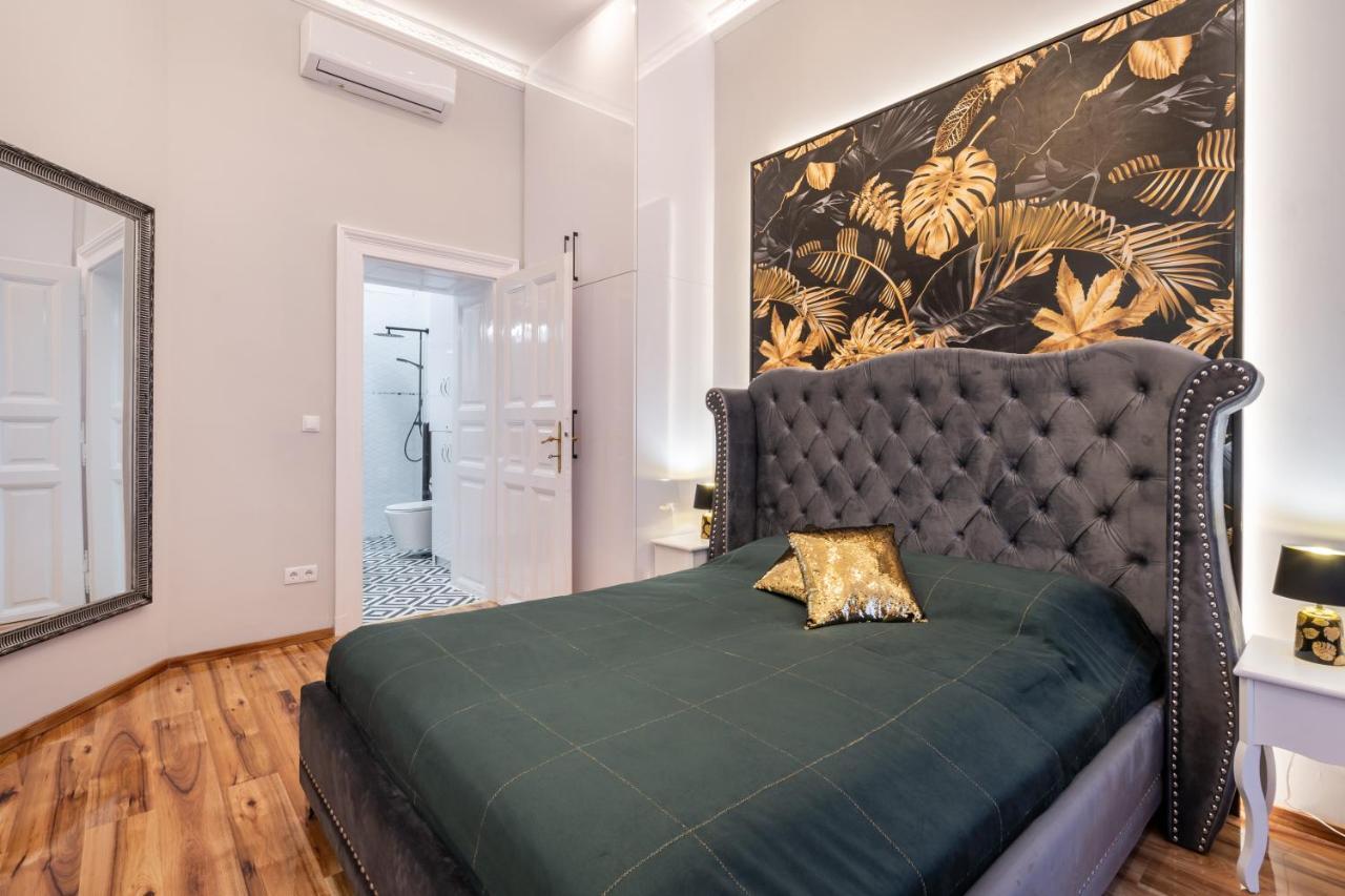 Premium Art Deco Apartment At Broadway // 4Bdr & 3Br Budapest Extérieur photo