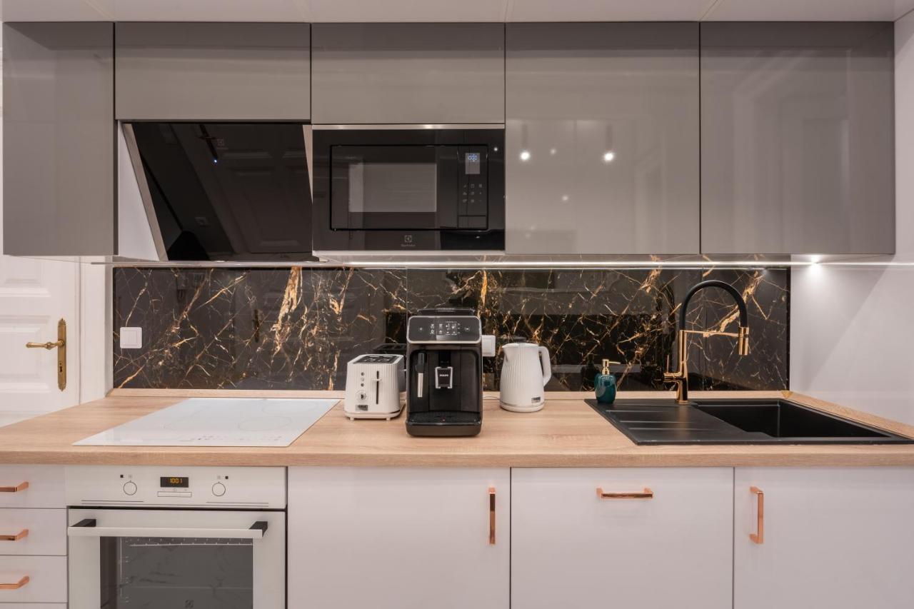 Premium Art Deco Apartment At Broadway // 4Bdr & 3Br Budapest Extérieur photo