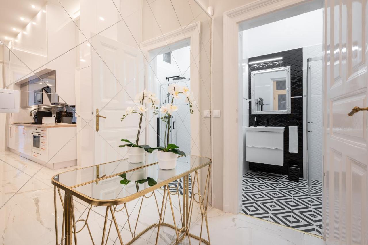 Premium Art Deco Apartment At Broadway // 4Bdr & 3Br Budapest Extérieur photo