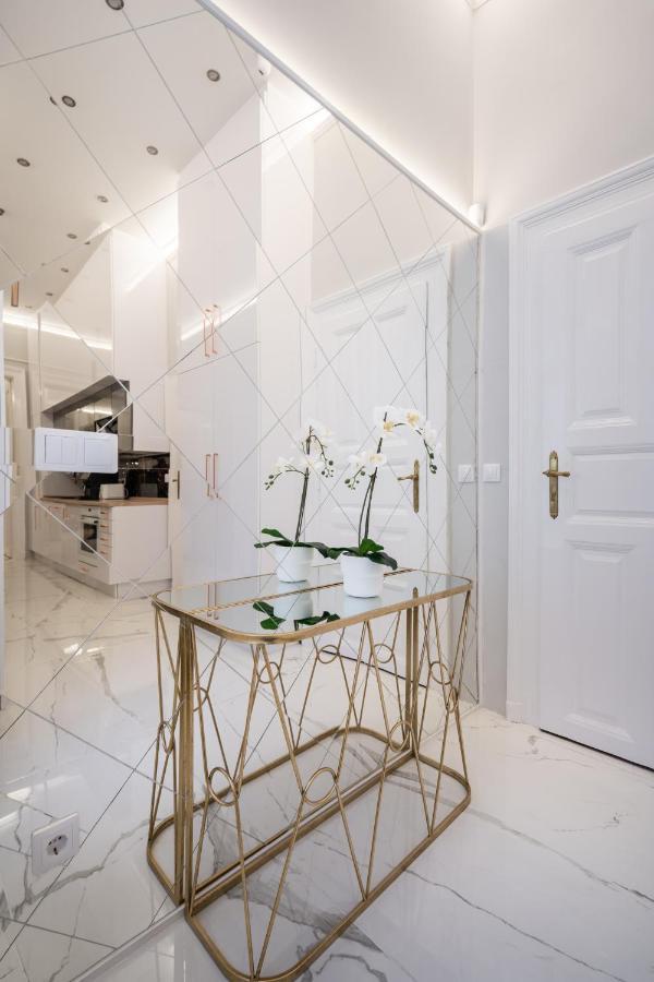 Premium Art Deco Apartment At Broadway // 4Bdr & 3Br Budapest Extérieur photo