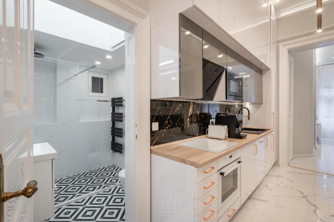Premium Art Deco Apartment At Broadway // 4Bdr & 3Br Budapest Extérieur photo
