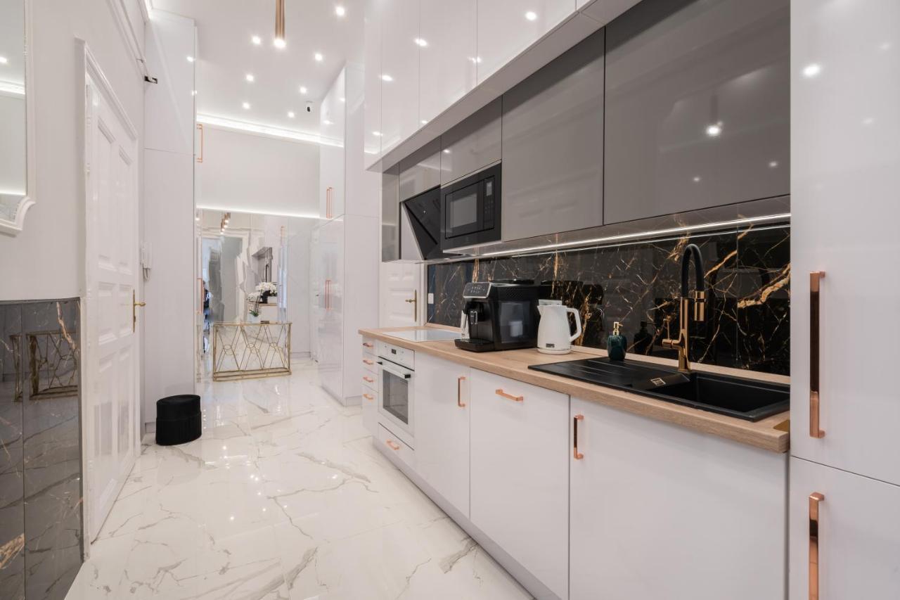 Premium Art Deco Apartment At Broadway // 4Bdr & 3Br Budapest Extérieur photo